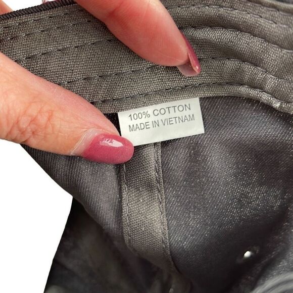 Bass Pro Shops Club 5 panel cap/hat.
One Size. Gray Adjustable - Picture 4 of 6